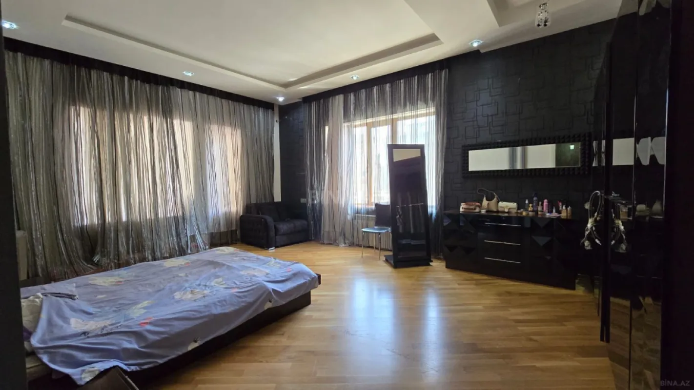 Satılır 3 otaqlı mənzil 162 m²