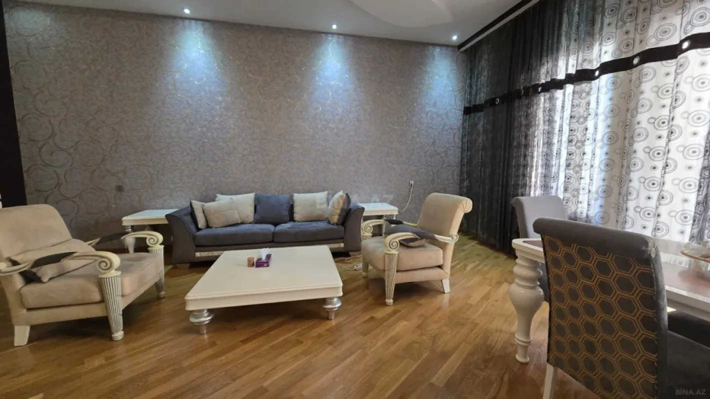 Satılır 3 otaqlı mənzil 162 m²