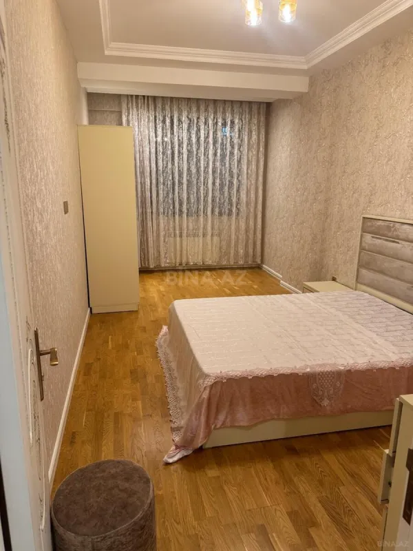 Kirayə verilir 2 otaqlı mənzil 94 m²