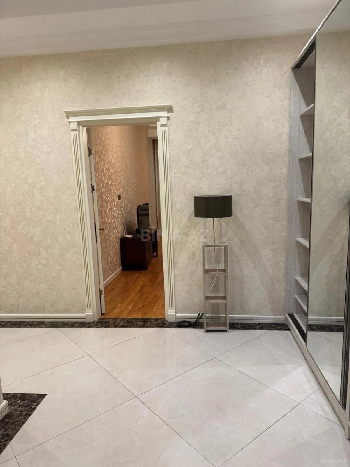 Kirayə verilir 2 otaqlı mənzil 94 m²