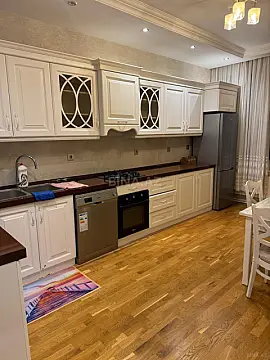 Kirayə verilir 2 otaqlı mənzil 94 m²