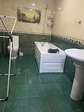 Kirayə verilir 2 otaqlı mənzil 122 m²