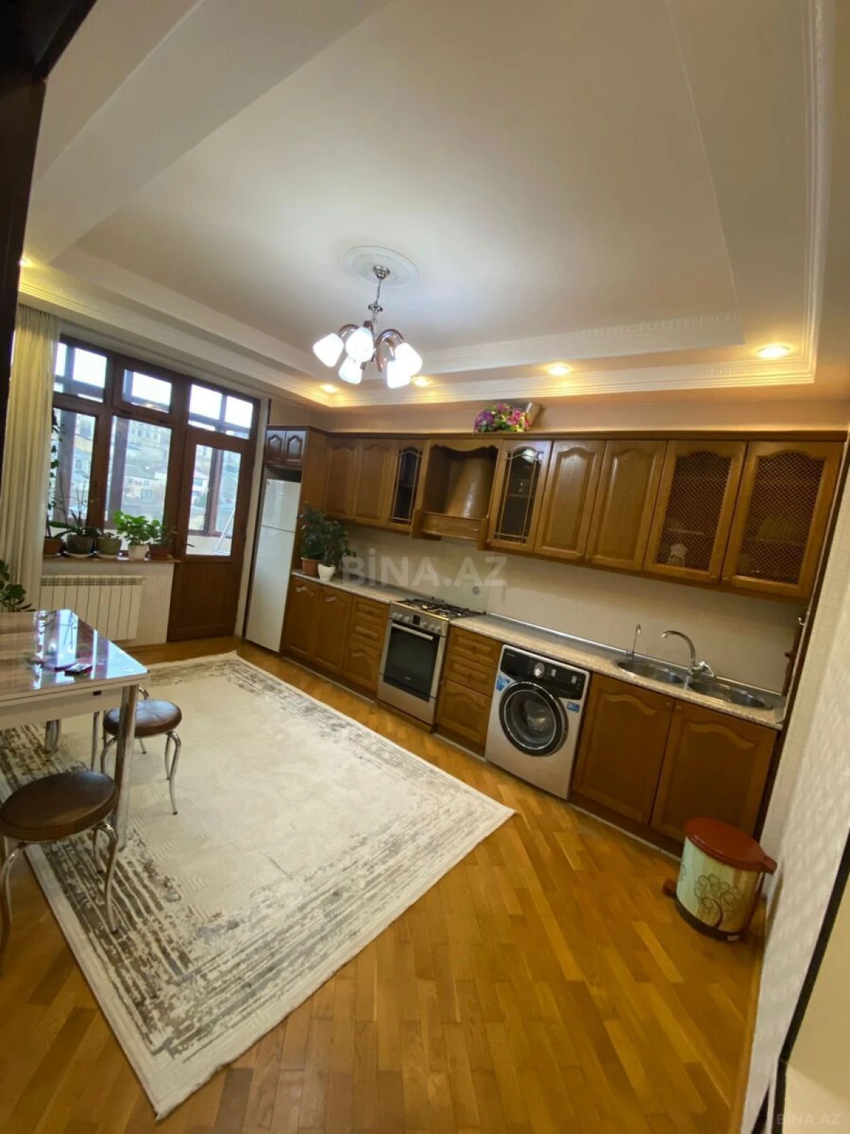Kirayə verilir 2 otaqlı mənzil 122 m²