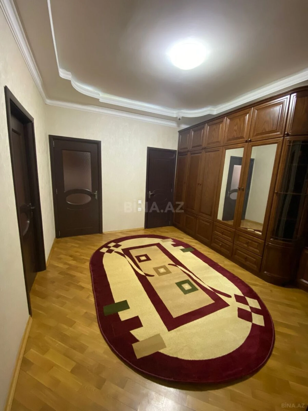 Kirayə verilir 2 otaqlı mənzil 122 m²