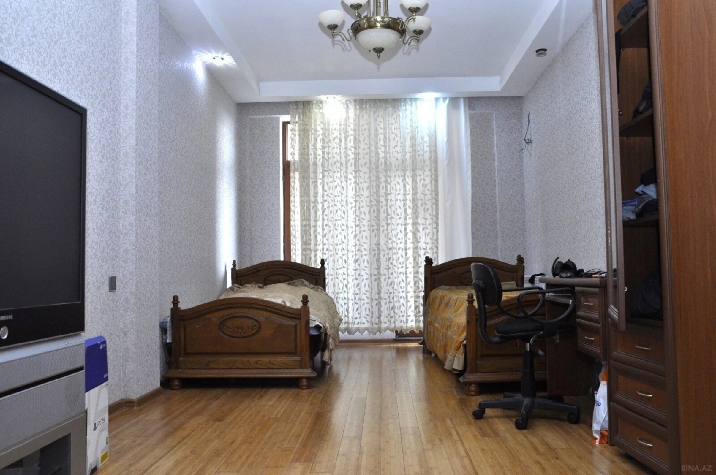 Satılır 4 otaqlı mənzil 200 m²