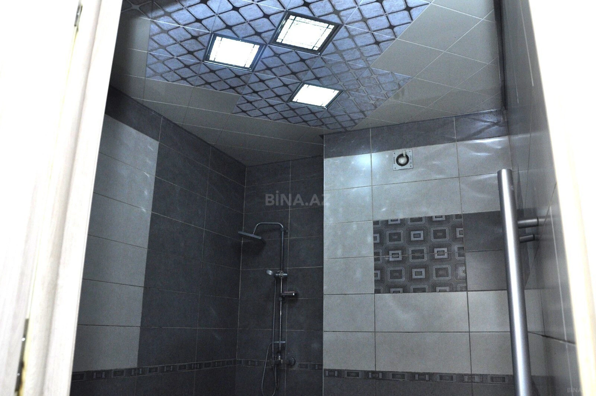 Satılır 4 otaqlı mənzil 200 m²