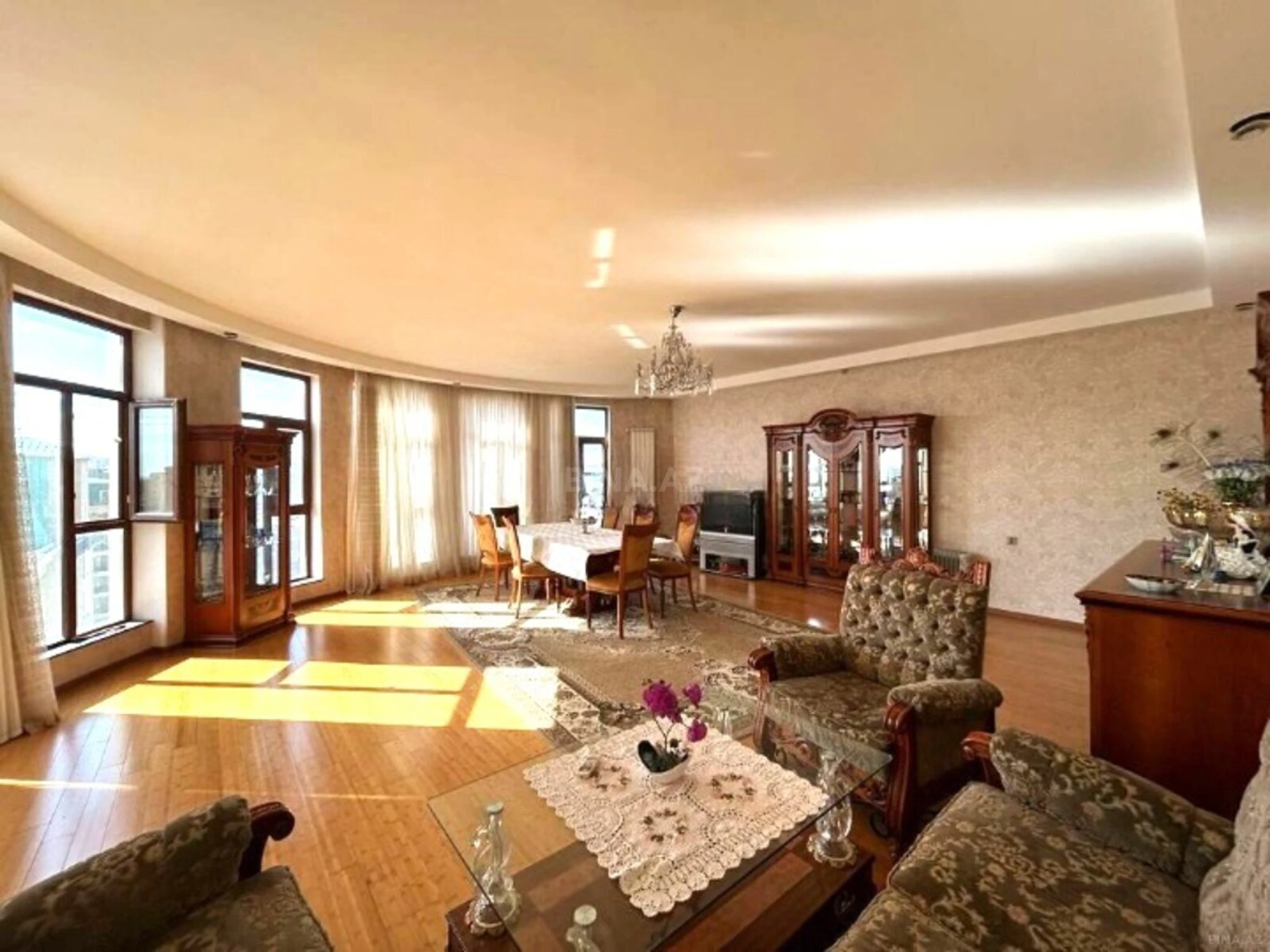 Satılır 4 otaqlı mənzil 200 m²