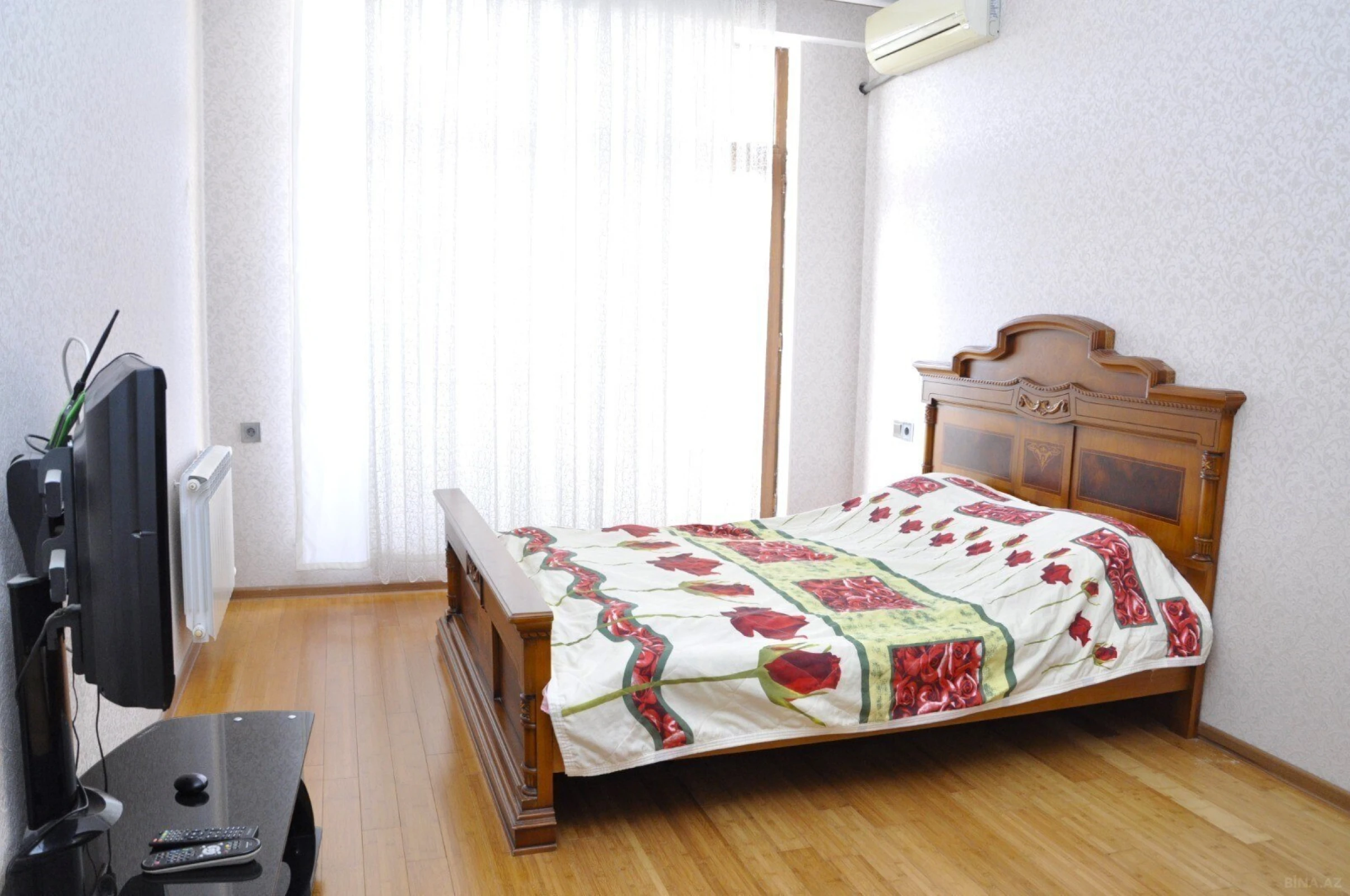 Satılır 4 otaqlı mənzil 200 m²