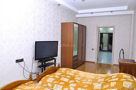 Satılır 4 otaqlı mənzil 200 m²