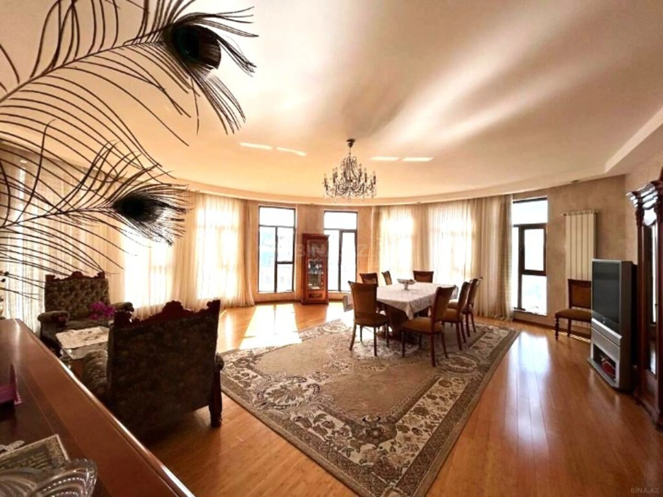 Satılır 4 otaqlı mənzil 200 m²