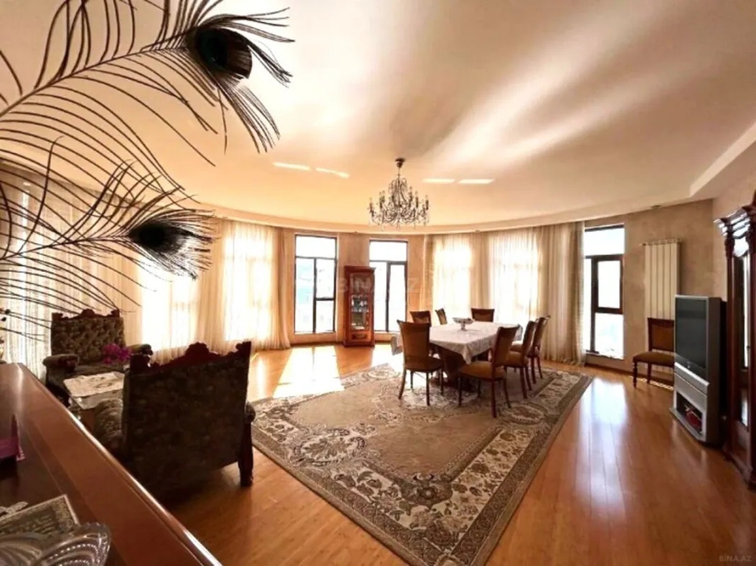 Satılır 4 otaqlı mənzil 200 m²