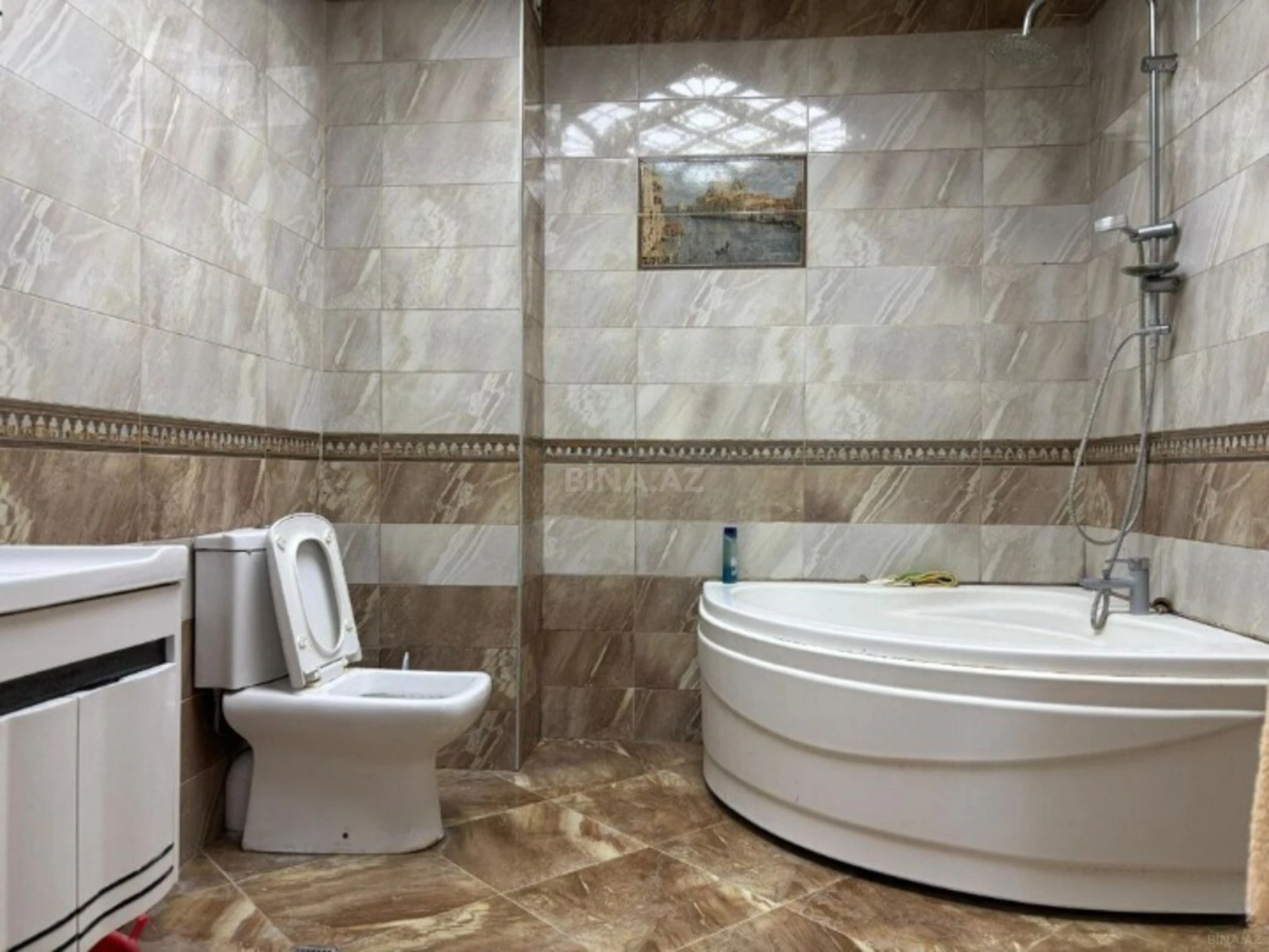 Satılır 4 otaqlı mənzil 200 m²