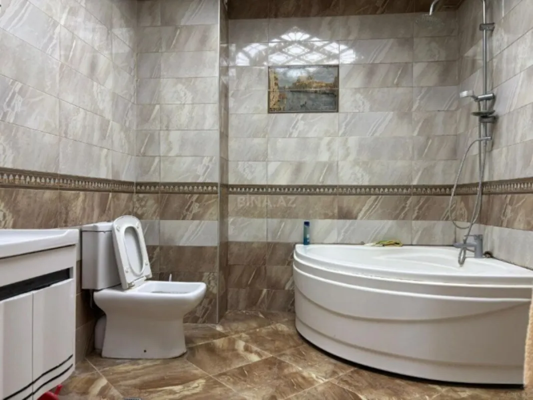 Satılır 4 otaqlı mənzil 200 m²