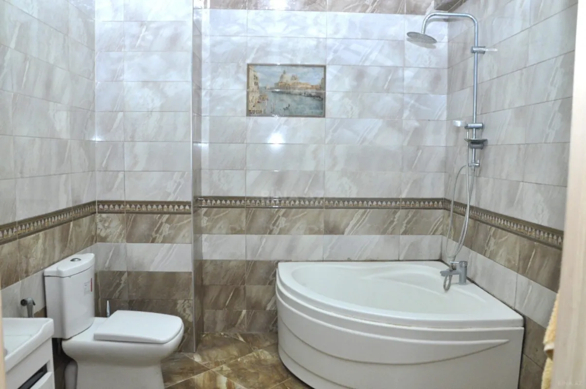 Satılır 4 otaqlı mənzil 200 m²