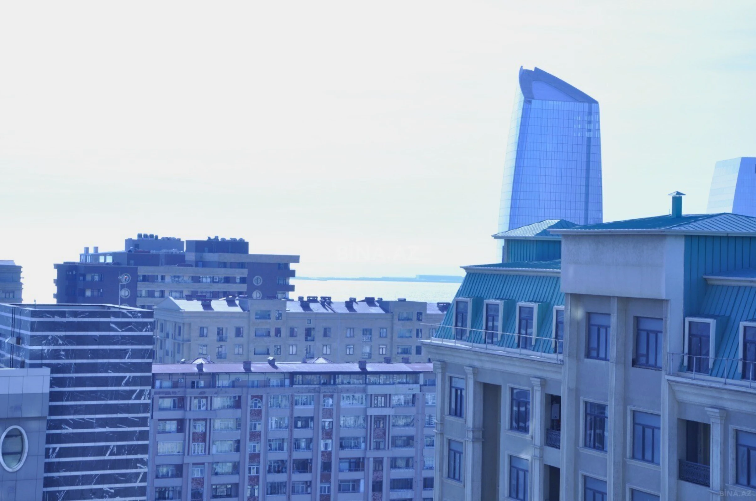 Satılır 4 otaqlı mənzil 200 m²