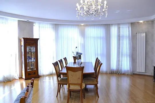 Satılır 4 otaqlı mənzil 200 m²