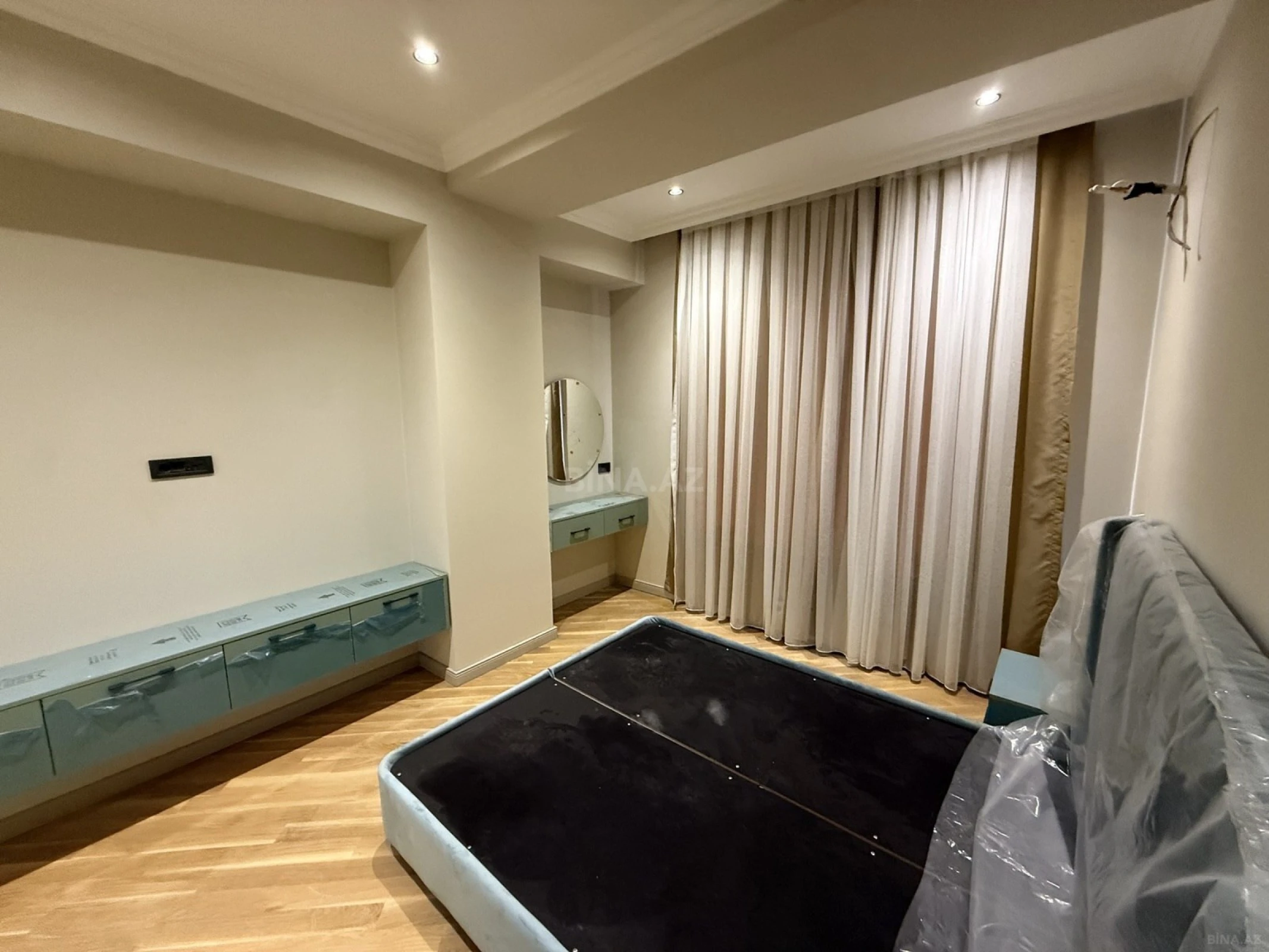 Satılır 3 otaqlı mənzil 128 m²