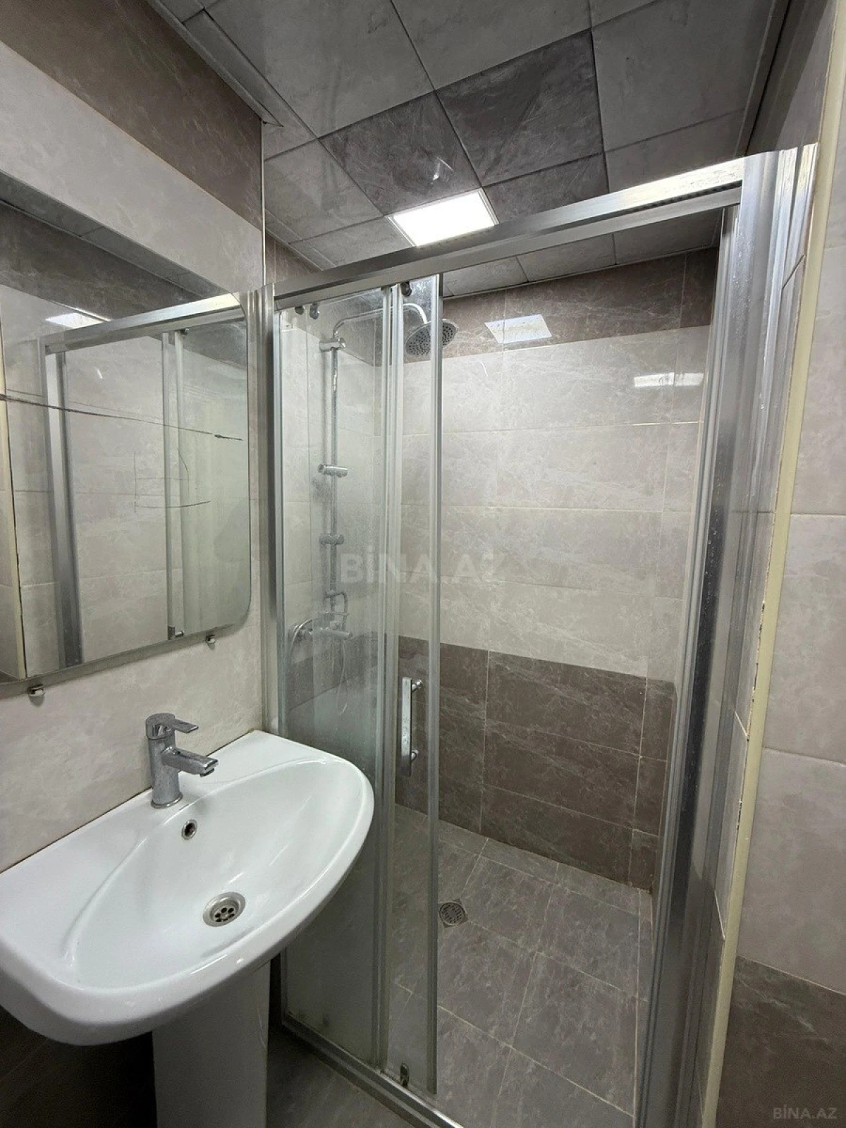 Kirayə verilir 3 otaqlı mənzil 120 m²