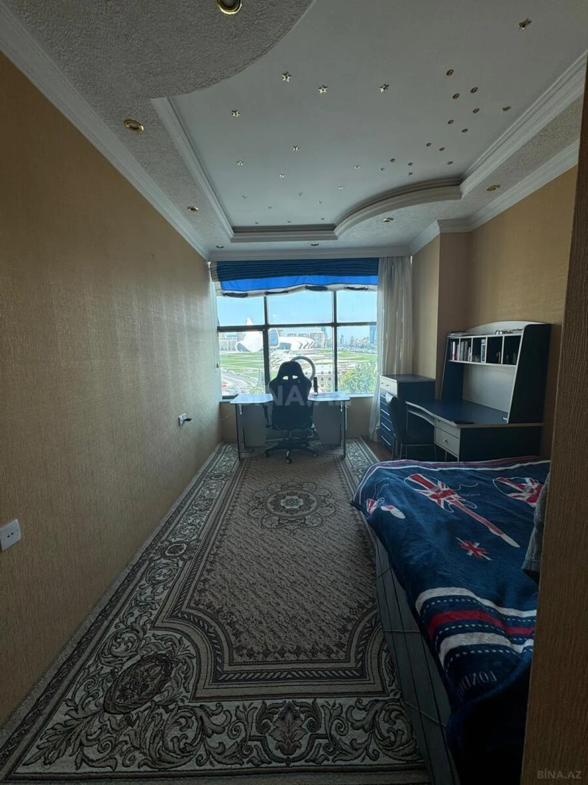 Satılır 4 otaqlı mənzil 200 m²