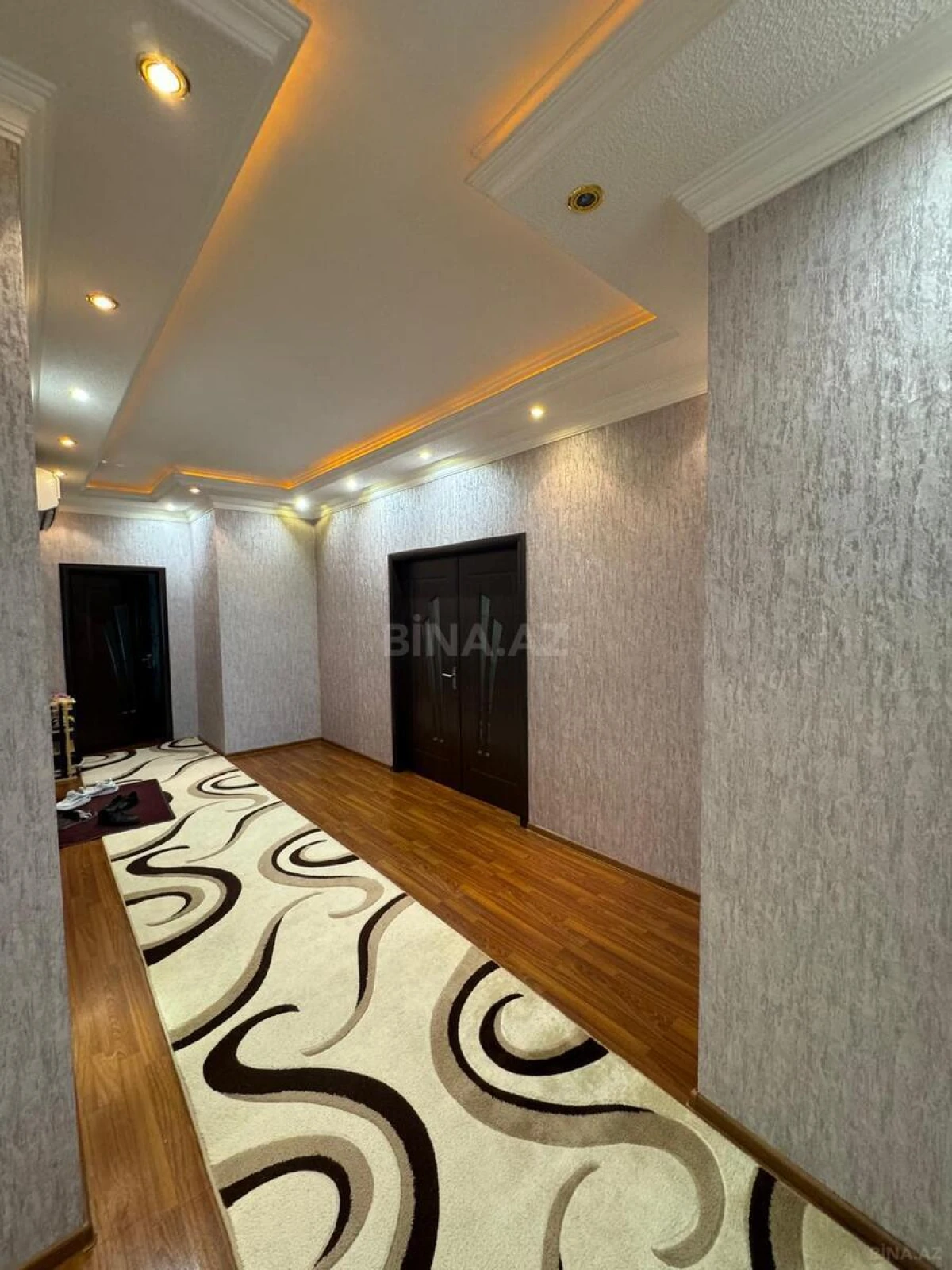 Satılır 4 otaqlı mənzil 200 m²
