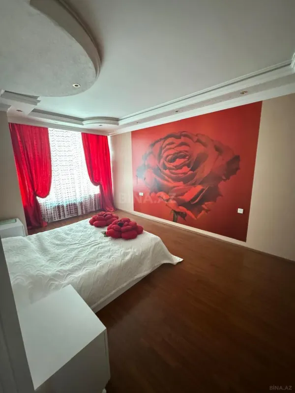 Satılır 4 otaqlı mənzil 200 m²