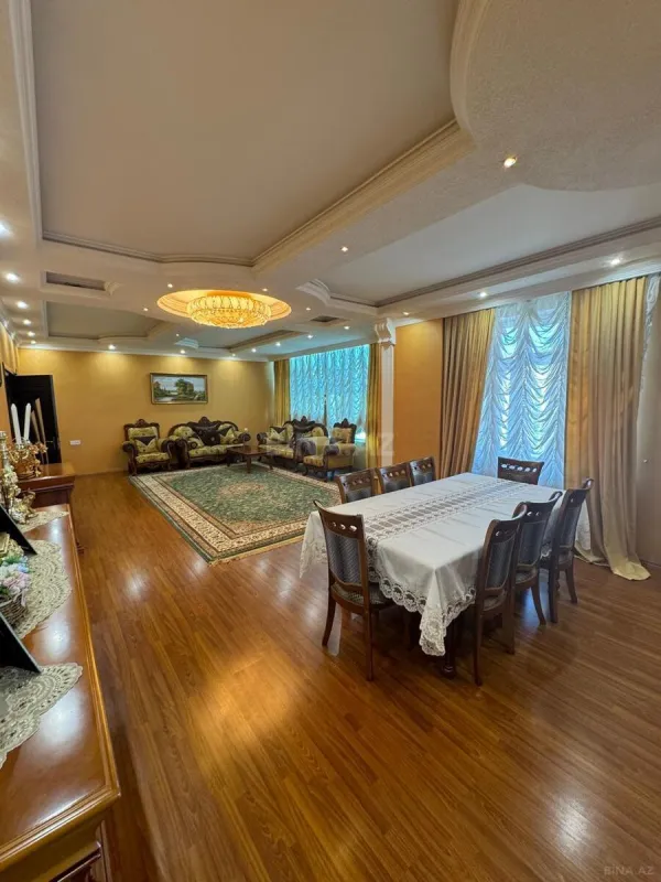 Satılır 4 otaqlı mənzil 200 m²