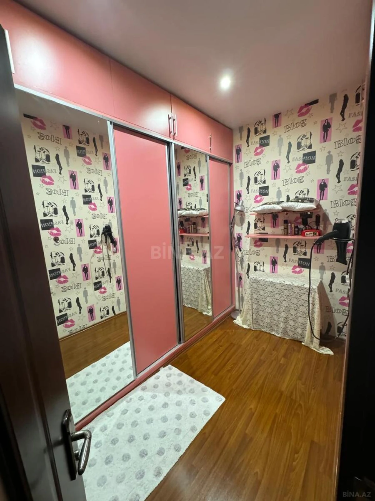 Satılır 4 otaqlı mənzil 200 m²