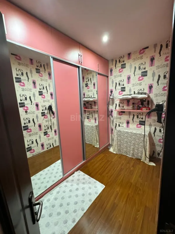 Satılır 4 otaqlı mənzil 200 m²