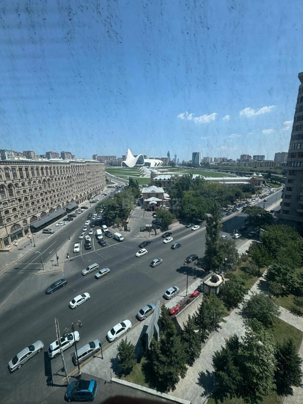 Satılır 4 otaqlı mənzil 200 m²