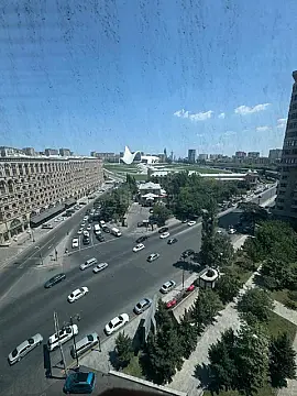 Satılır 4 otaqlı mənzil 200 m²