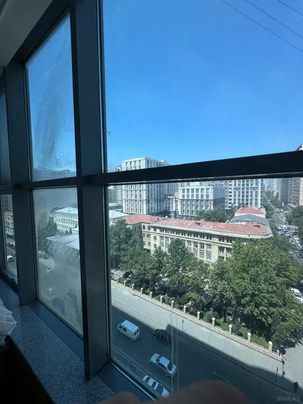 Satılır 4 otaqlı mənzil 200 m²