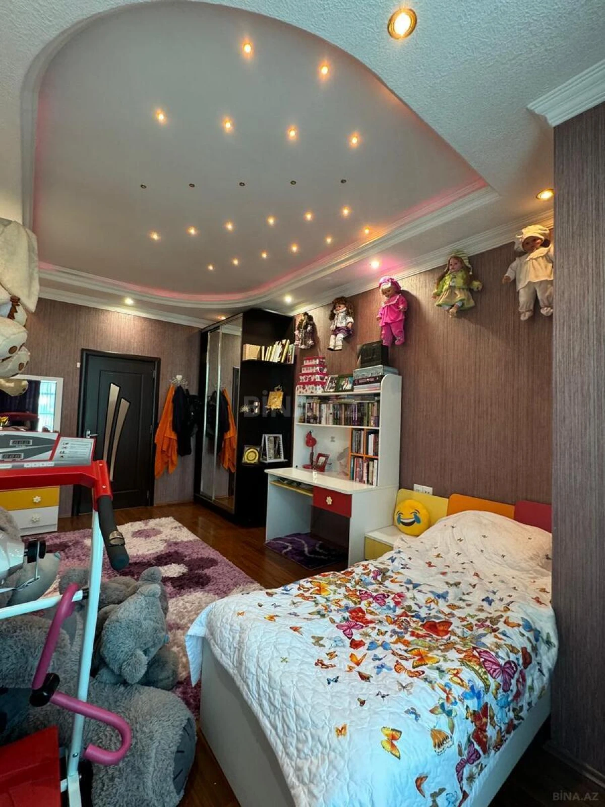 Satılır 4 otaqlı mənzil 200 m²