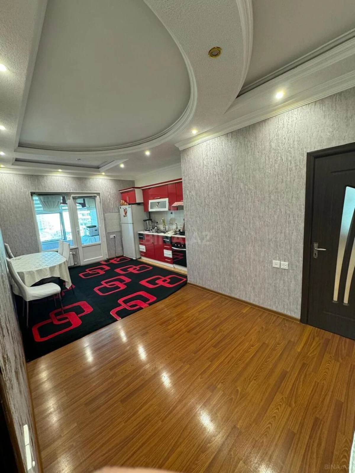Satılır 4 otaqlı mənzil 200 m²