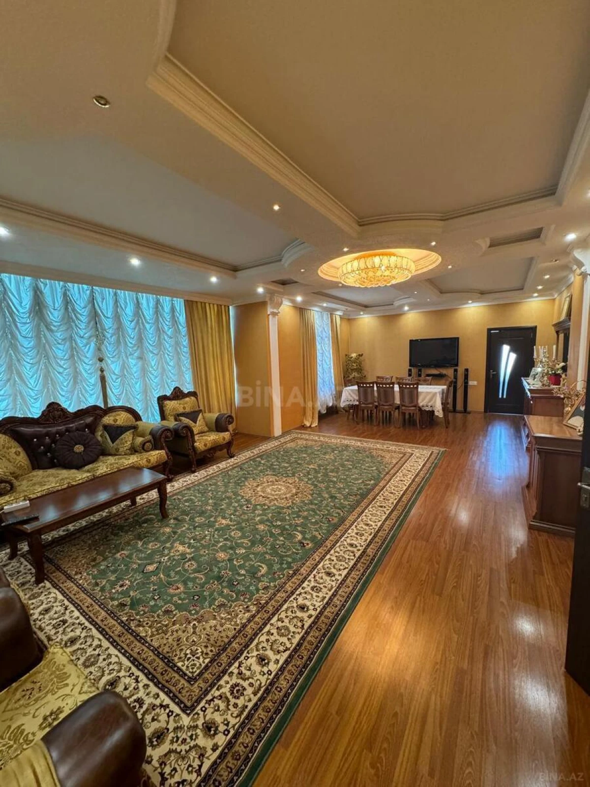 Satılır 4 otaqlı mənzil 200 m²