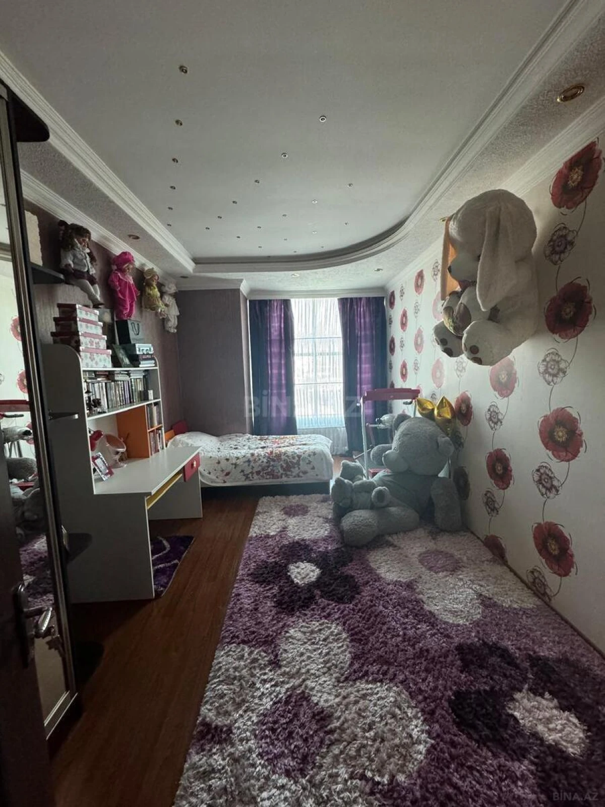 Satılır 4 otaqlı mənzil 200 m²