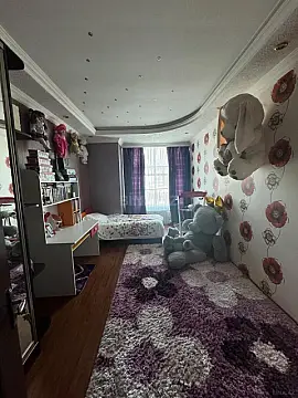 Satılır 4 otaqlı mənzil 200 m²