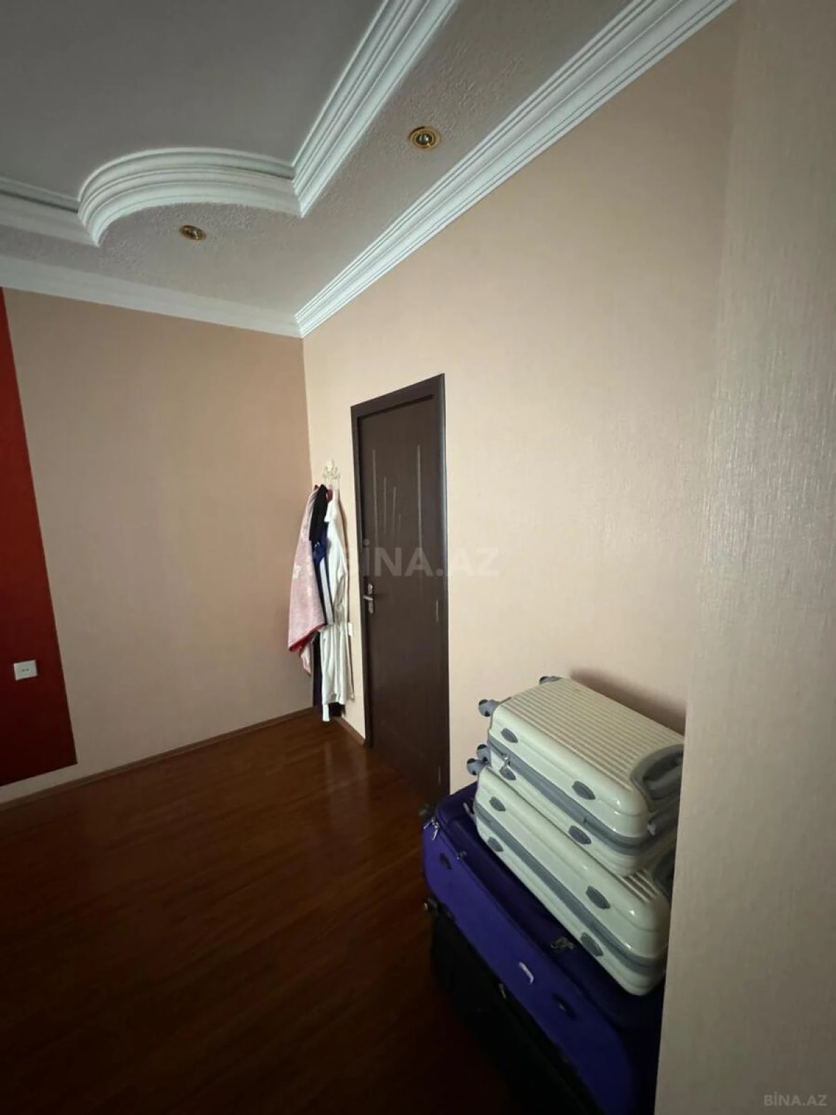 Satılır 4 otaqlı mənzil 200 m²