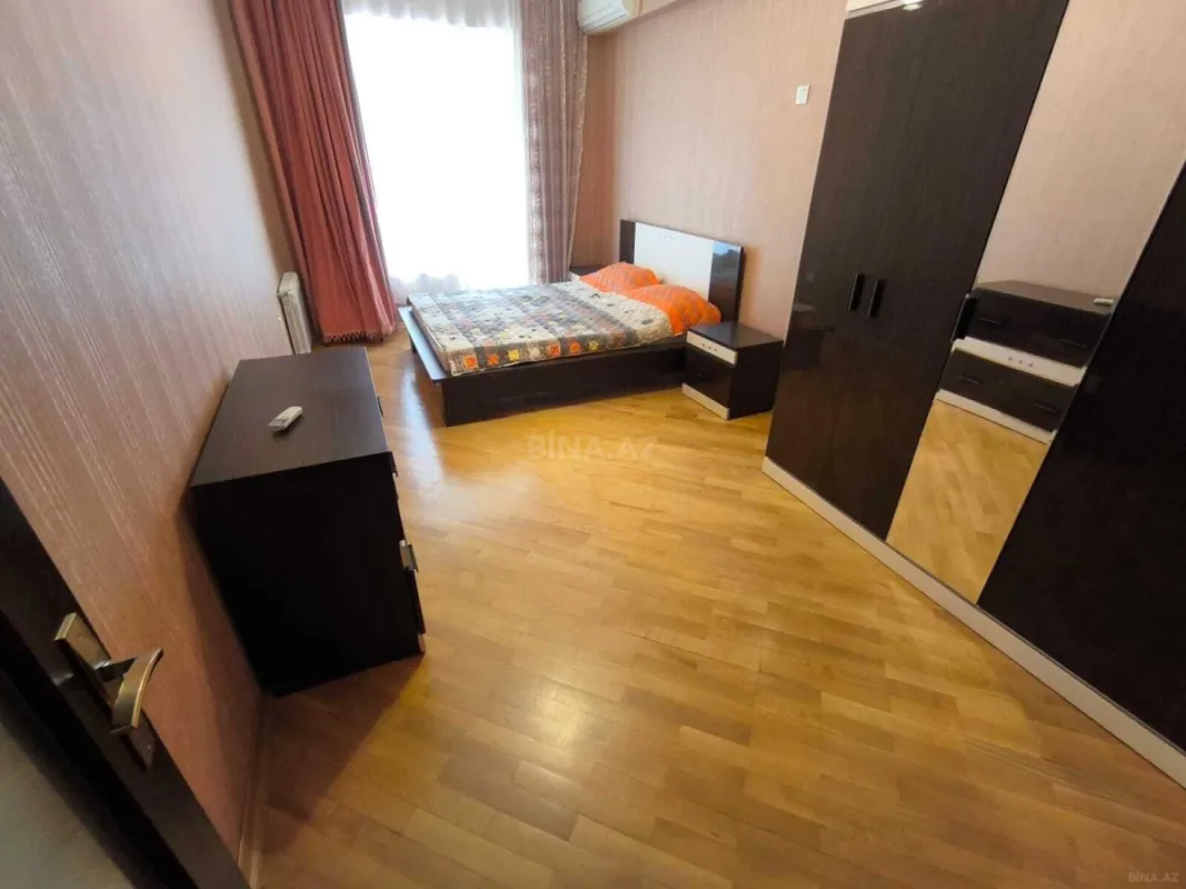 Kirayə verilir 3 otaqlı mənzil 148 m²