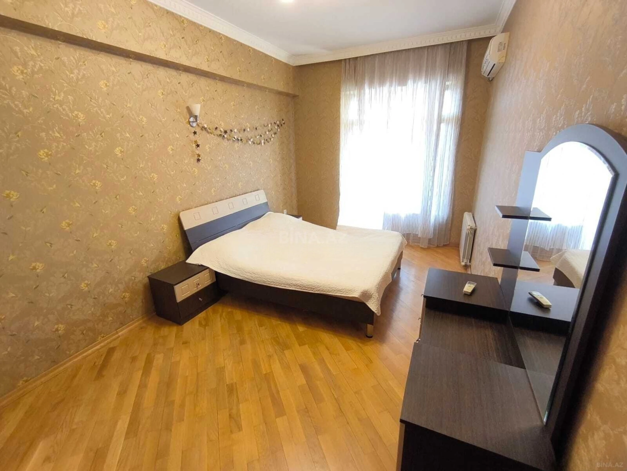 Kirayə verilir 3 otaqlı mənzil 148 m²