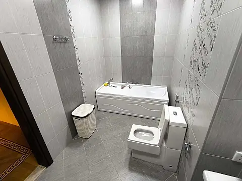 Kirayə verilir 3 otaqlı mənzil 148 m²