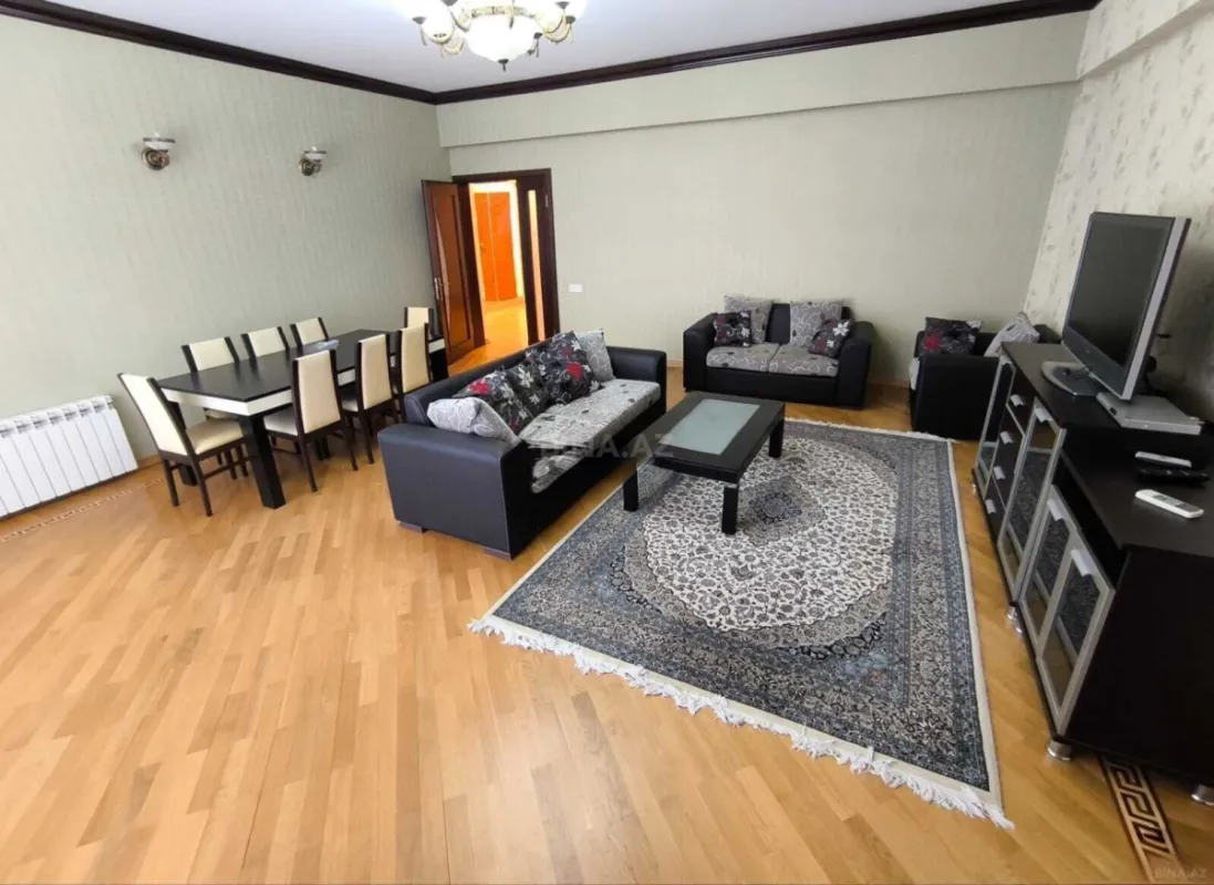 Kirayə verilir 3 otaqlı mənzil 148 m²