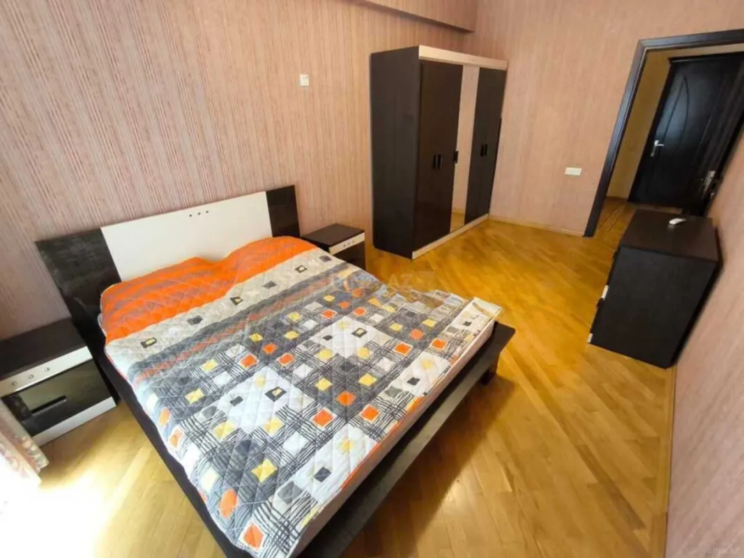 Kirayə verilir 3 otaqlı mənzil 148 m²