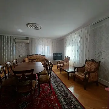 Kirayə verilir 6 otaqlı həyət evi 400 m²