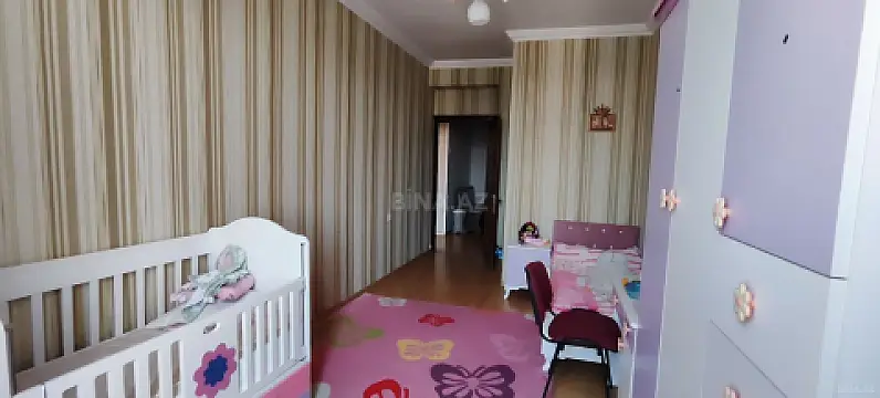 Satılır 4 otaqlı mənzil 128 m²