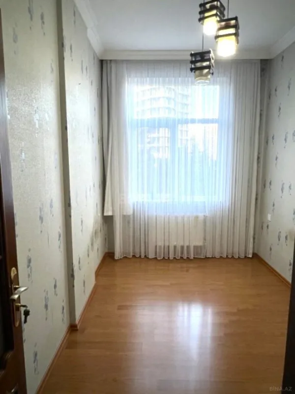 Satılır 3 otaqlı mənzil 115 m²