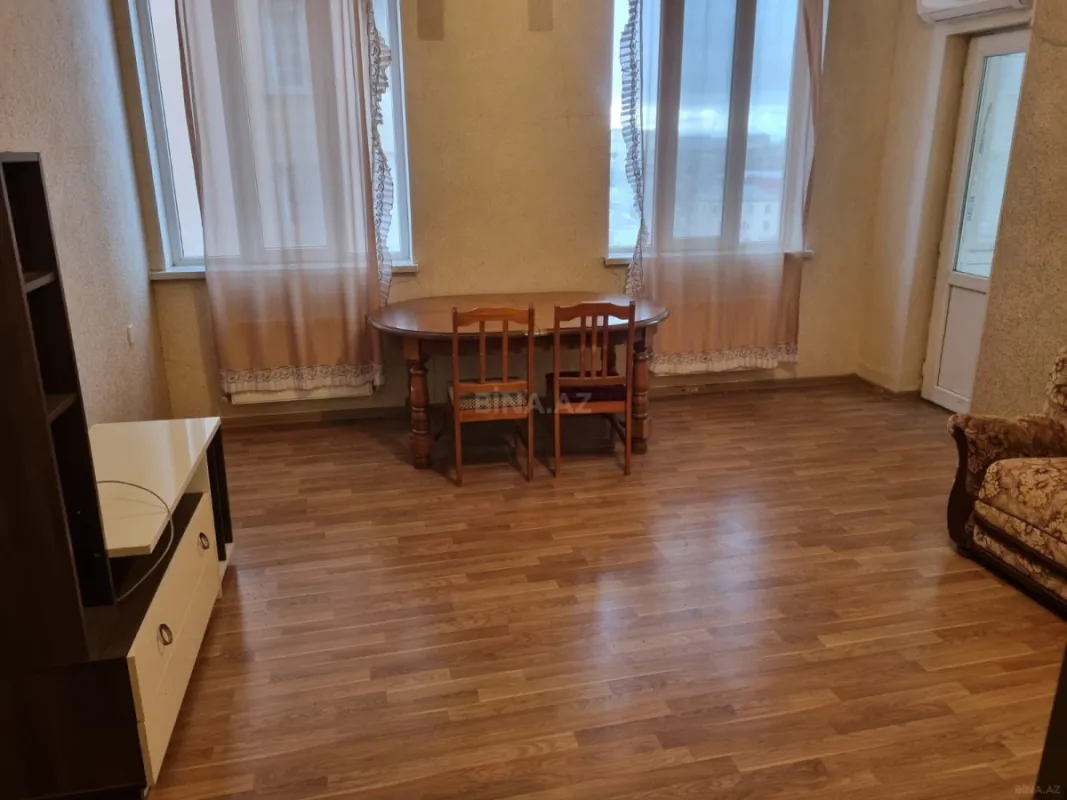 Kirayə verilir 2 otaqlı mənzil 80 m²
