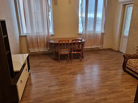 Kirayə verilir 2 otaqlı mənzil 80 m²