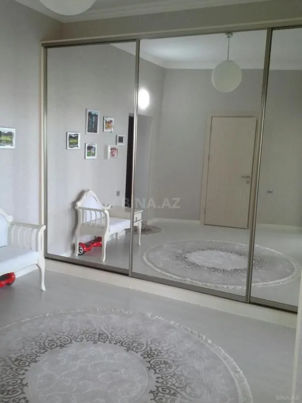 Kirayə verilir 2 otaqlı mənzil 90 m²