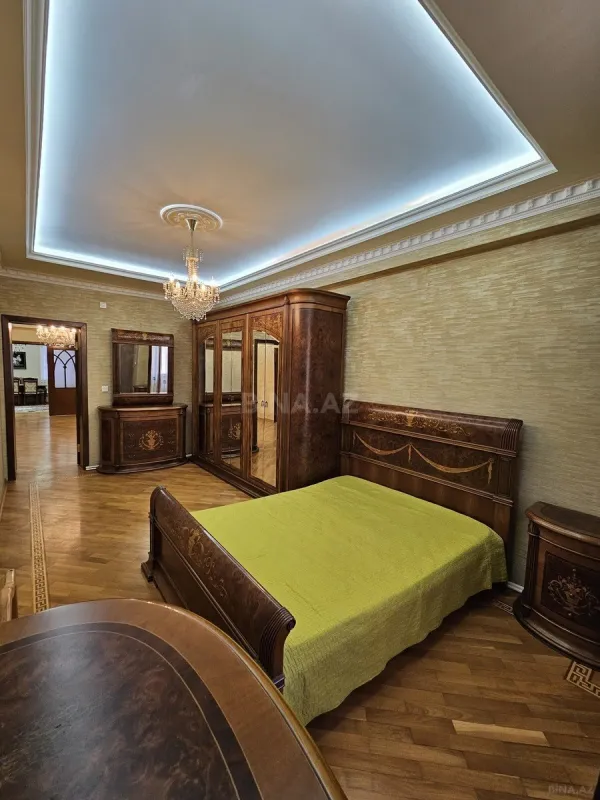 Satılır 3 otaqlı mənzil 120 m²