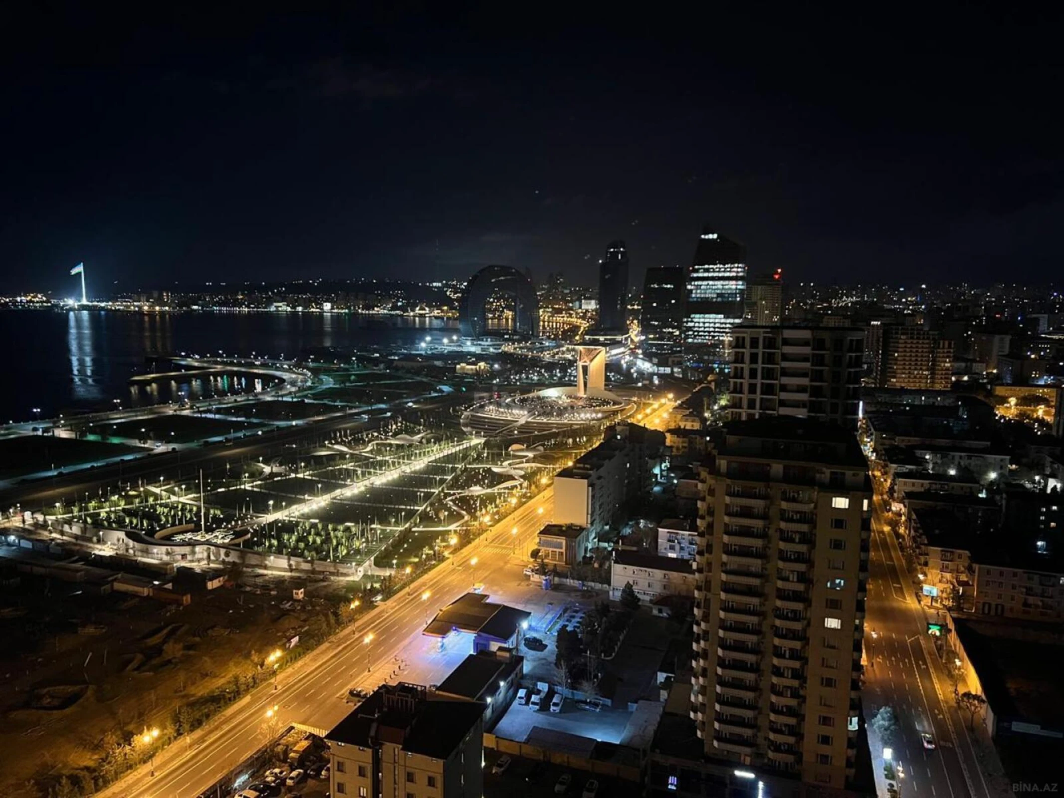 Satılır 4 otaqlı mənzil 268 m²